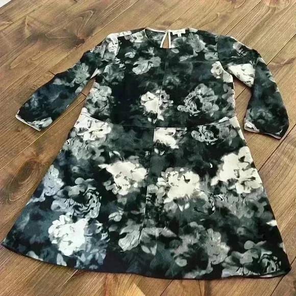 Aritzia Wilfred Abstract Floral Shift Dress Brand New Never Worn Size XS - Picture 2 of 4